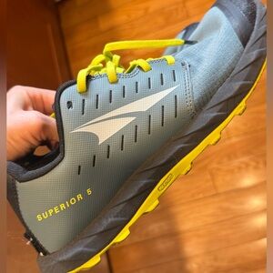 Altra Superior 5 Men's Trail Shoes - Gray and Yellow size 9